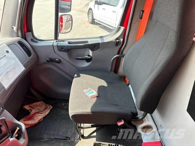 Freightliner M2 飲料運送車両