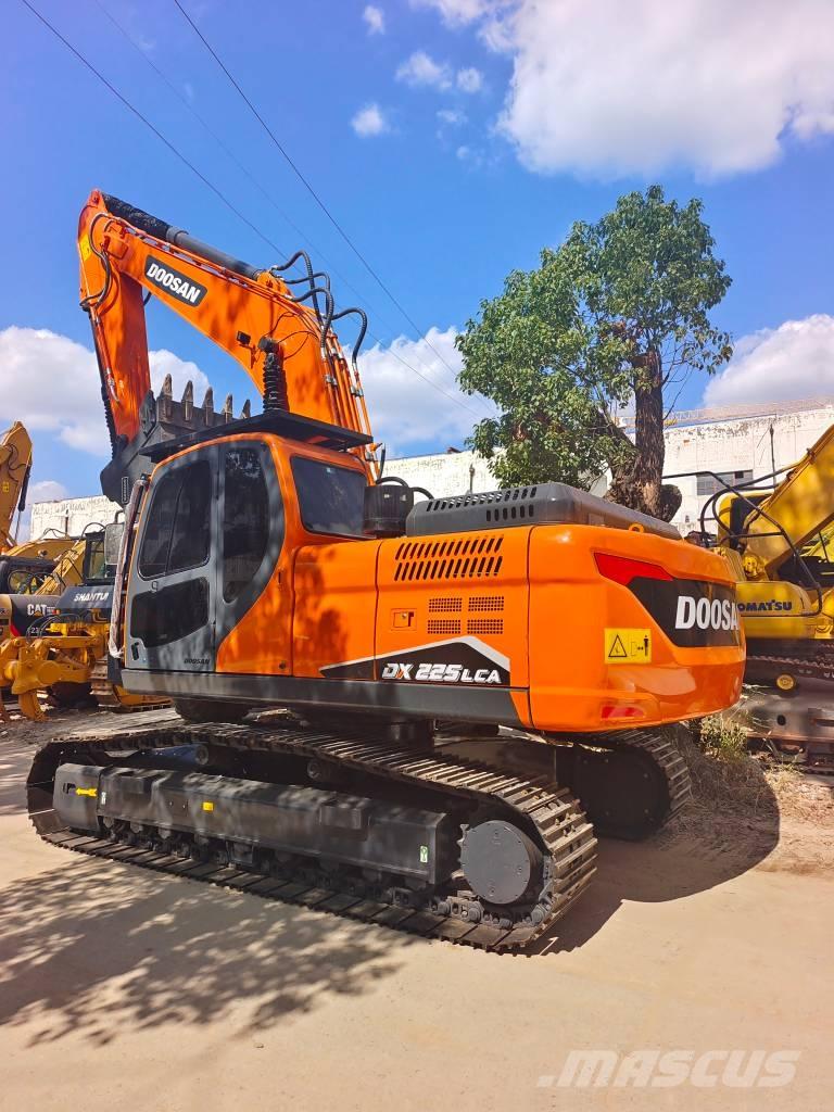 Doosan DX  225 LCA 大型油圧ショベル12t以上（パワーショベル・ユンボ）