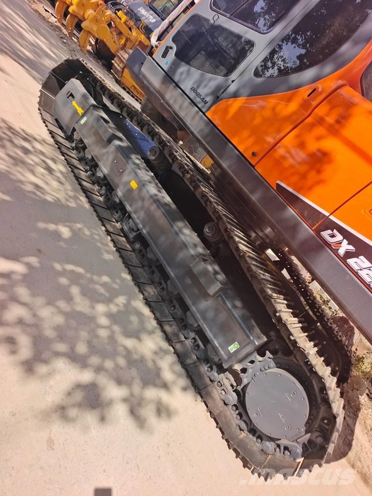 Doosan DX  225 LCA 大型油圧ショベル12t以上（パワーショベル・ユンボ）