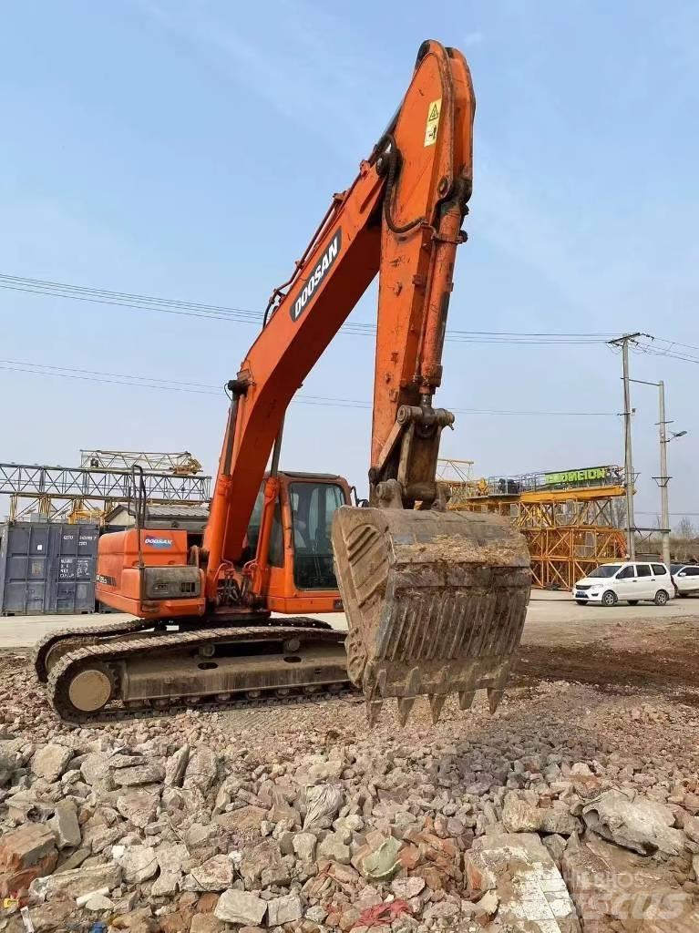 Doosan DX 225 LC 大型油圧ショベル12t以上（パワーショベル・ユンボ）