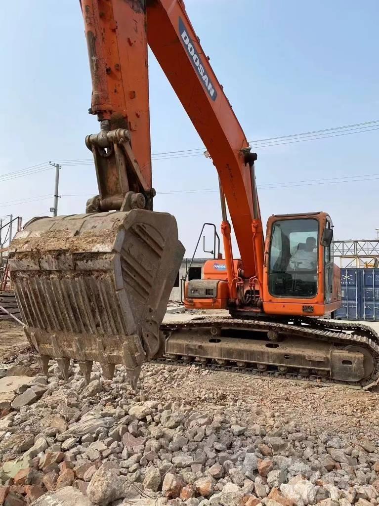 Doosan DX 225 LC 大型油圧ショベル12t以上（パワーショベル・ユンボ）