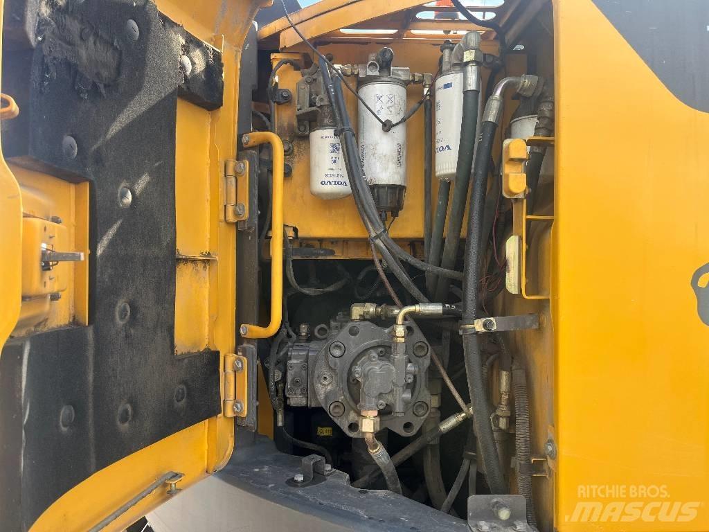 Volvo ECR 235 DL 大型油圧ショベル12t以上（パワーショベル・ユンボ）