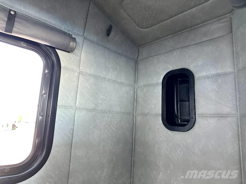 Mack Titan TD 713 中古トラクターヘッド | トレーラーヘッド