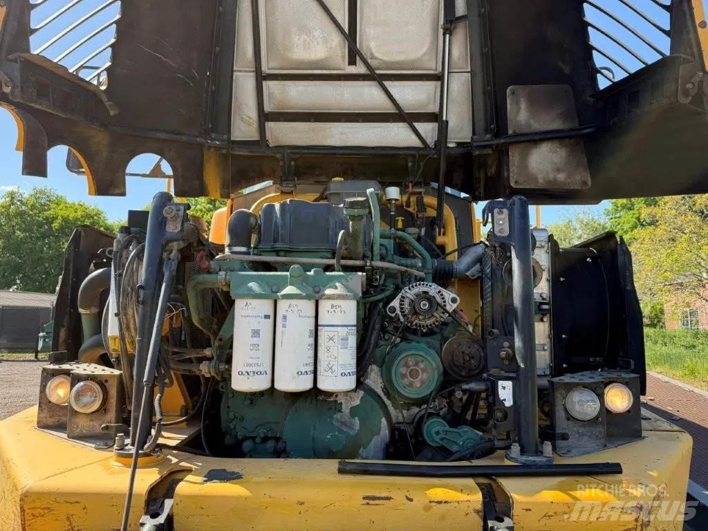 Volvo A40D アーティキュレート式ダンプトラック