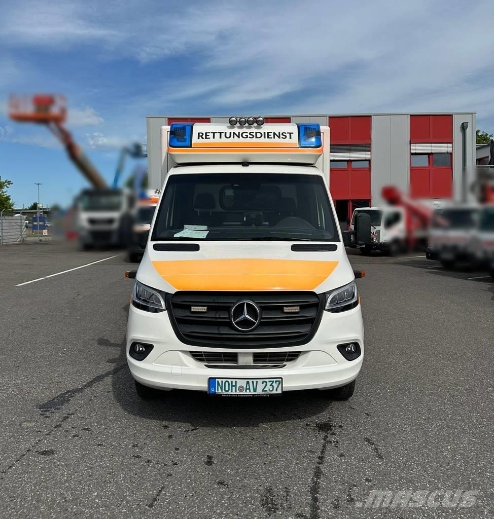 Mercedes-Benz 1000 救急車