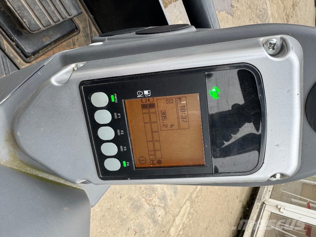 Yanmar SV17VT (01317) ミニ油圧ショベル 7t以下（ミニユンボ・ミニディガー）