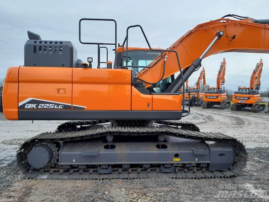 Develon DX 225 LC-7 大型油圧ショベル12t以上（パワーショベル・ユンボ）