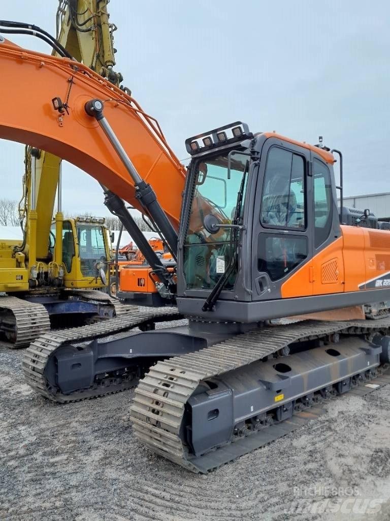 Develon DX 225 LC-7 大型油圧ショベル12t以上（パワーショベル・ユンボ）