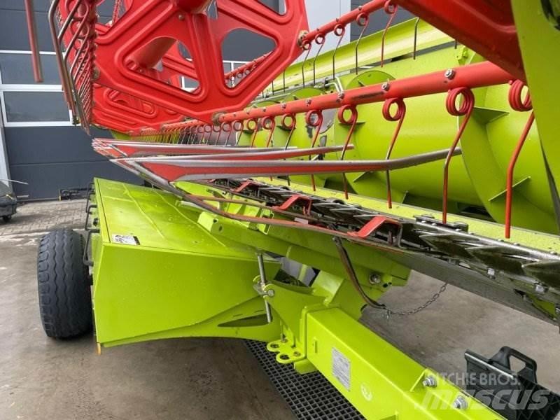 CLAAS Tucano 450 コンバイン