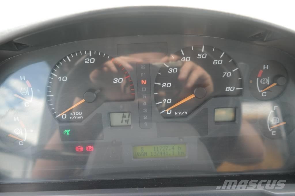 Komatsu HM 300-2 アーティキュレート式ダンプトラック