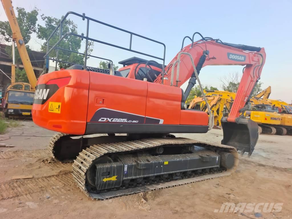 Doosan DX 225LC-9C 大型油圧ショベル12t以上（パワーショベル・ユンボ）