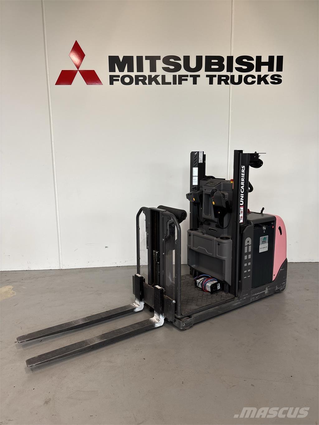 UniCarriers EPL100 低型オーダーピッカー