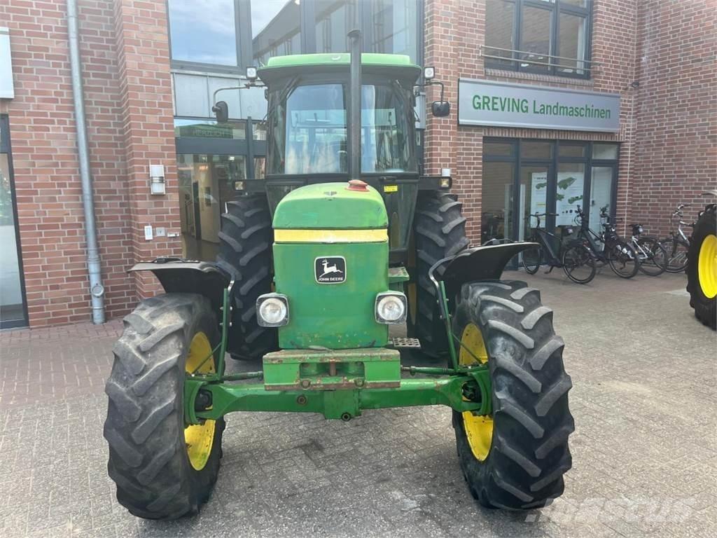 John Deere 3040 トラクター