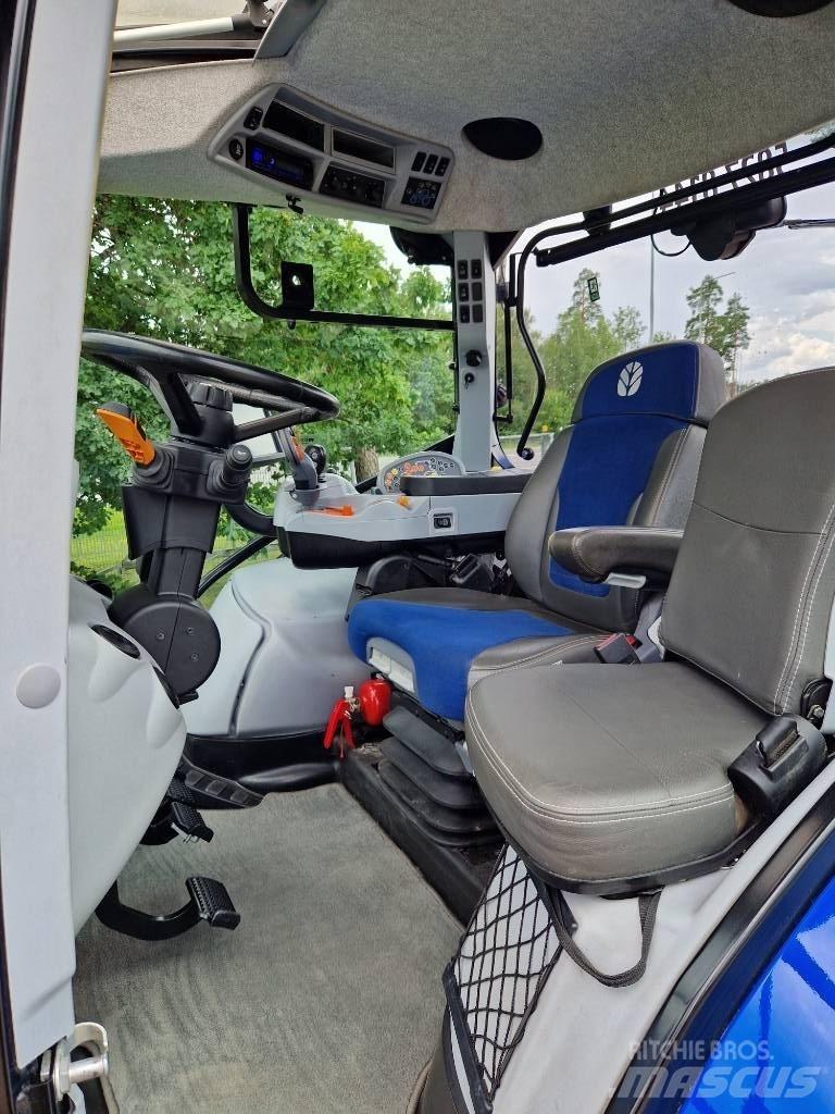New Holland T 7.245 トラクター