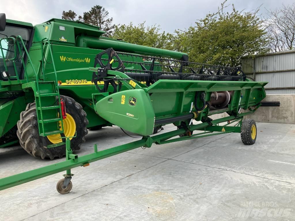 John Deere 9680 WTS コンバイン