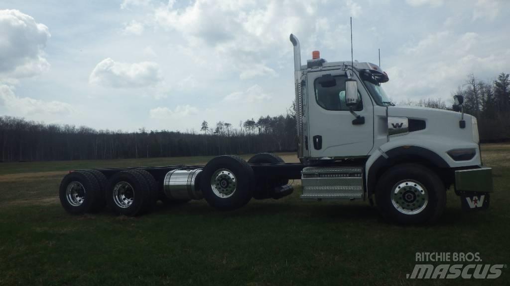 Western Star 49 X キャブ付きシャーシ