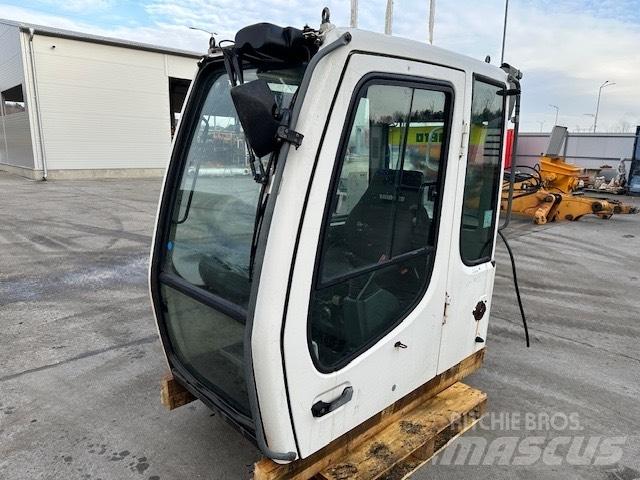 Liebherr R 317 CAB キャビン及び内装