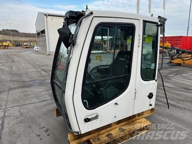 Liebherr R 317 CAB キャビン及び内装