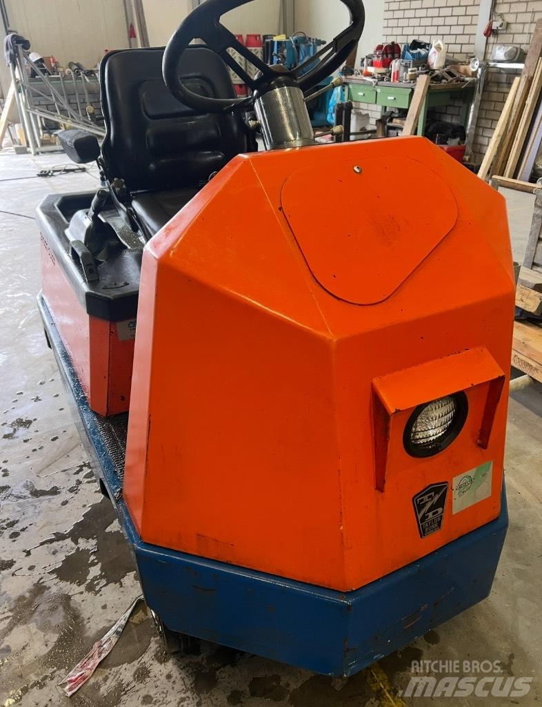 Taylor-Dunn C425 トーイングトラック