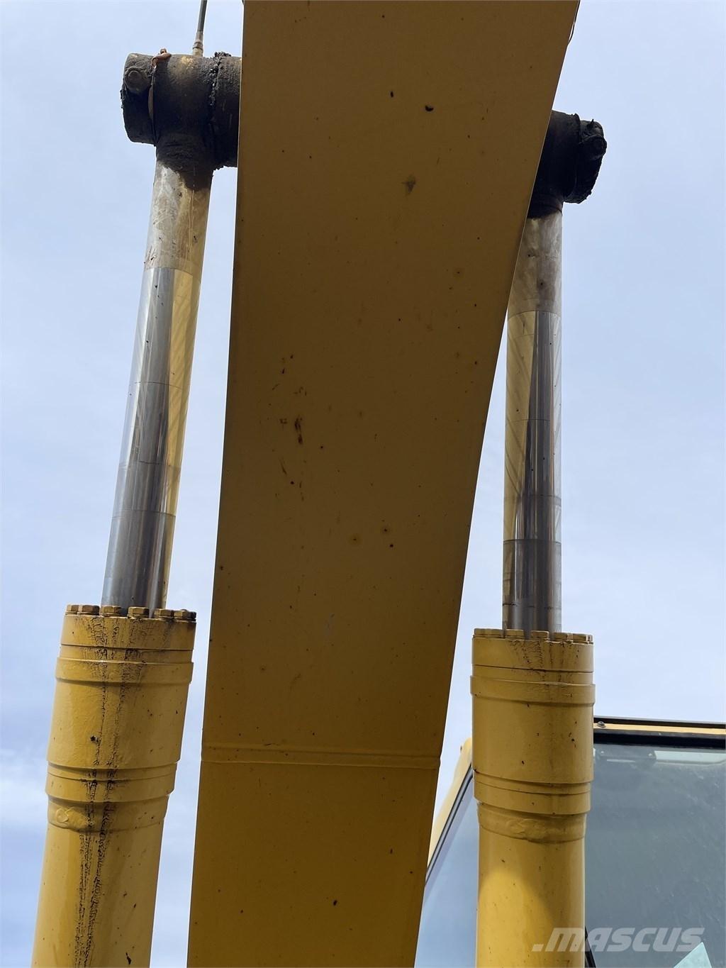 Komatsu PC 200 LC-7 大型油圧ショベル12t以上（パワーショベル・ユンボ）