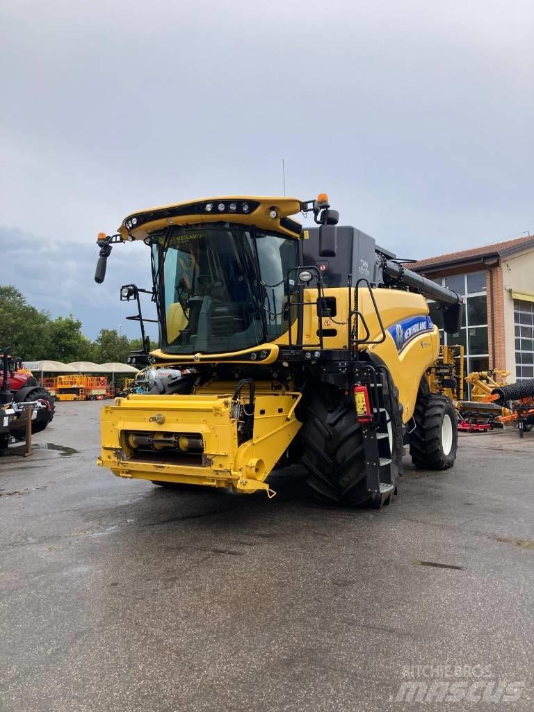 New Holland CR 8.90 コンバイン