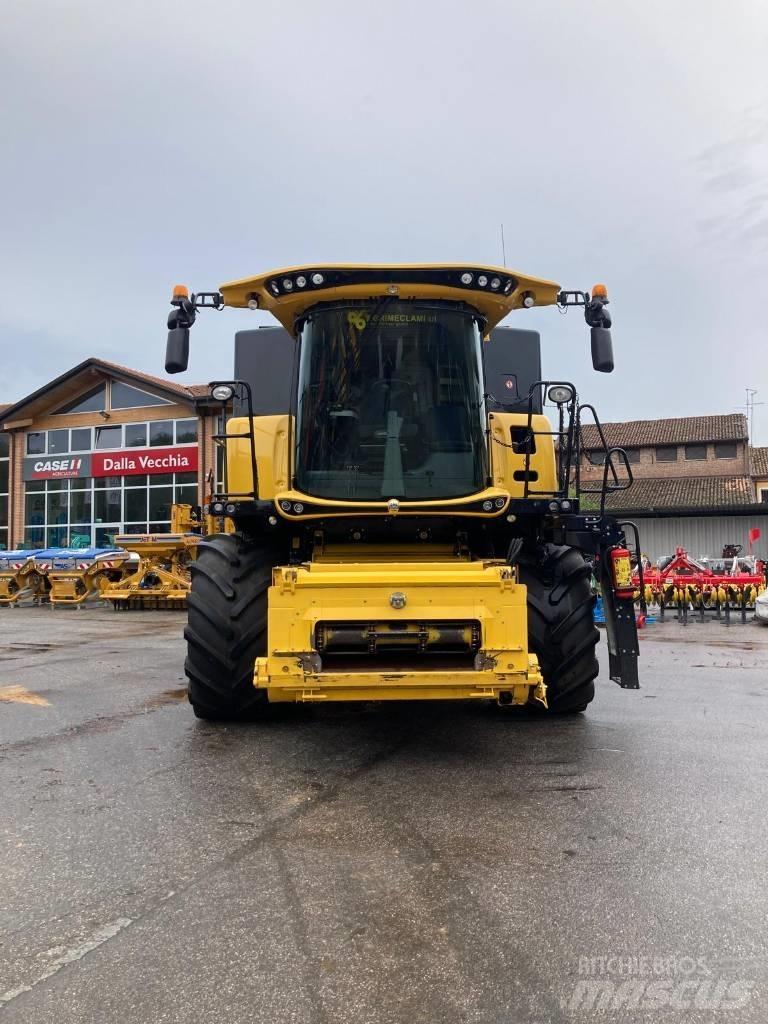 New Holland CR 8.90 コンバイン