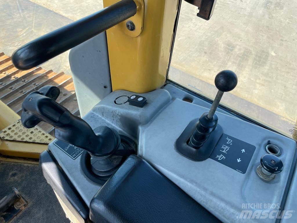 CAT D6N XL ブルドーザー