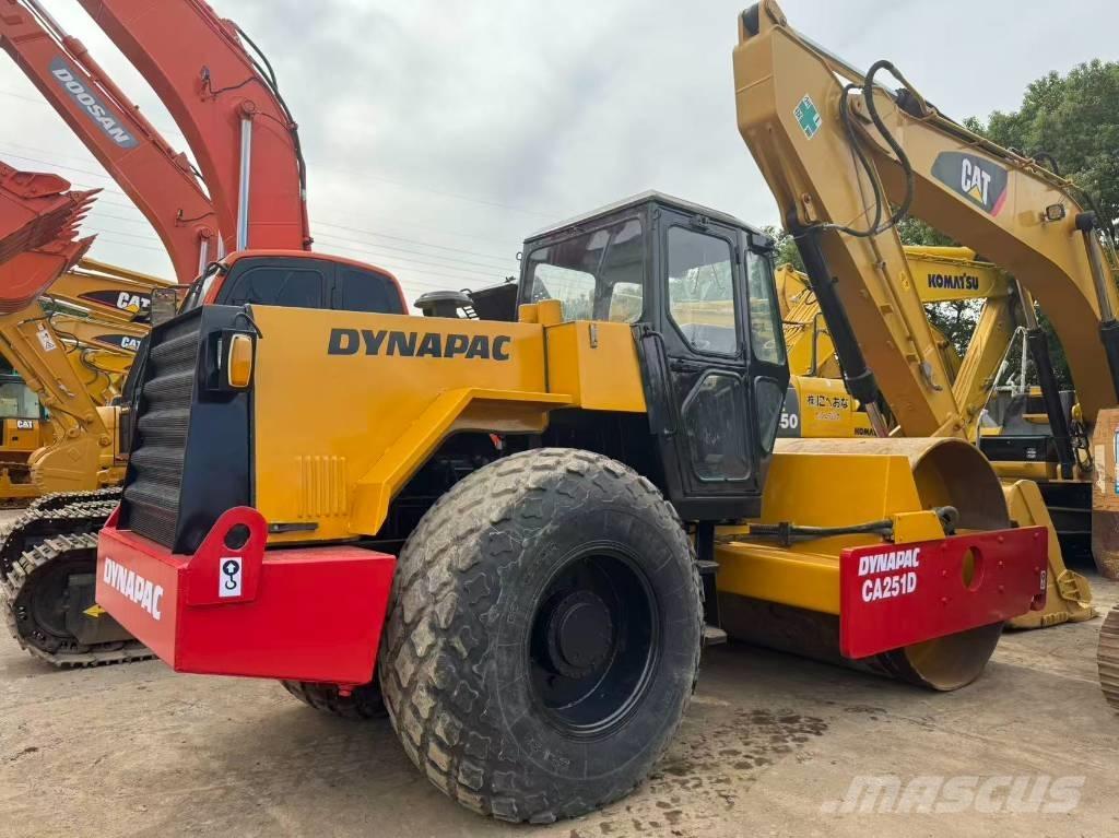Dynapac CA 251 D 振動ローラ
