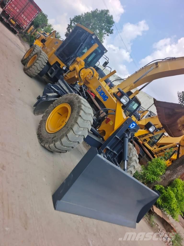 XCMG GR 2153 モーターグレーダー