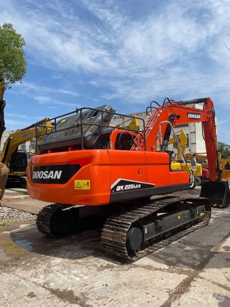 Doosan DX 225 中型油圧ショベル 7ｔ-12ｔ（ユンボ・パワーショベル・バックホー）