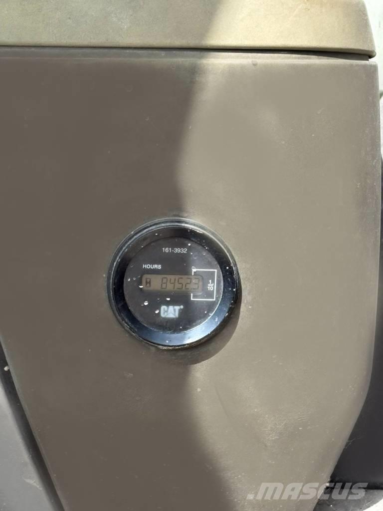 CAT 320 D L 大型油圧ショベル12t以上（パワーショベル・ユンボ）