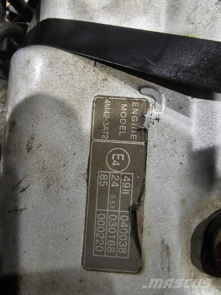 Mitsubishi 4M42-3AT2 エンジン