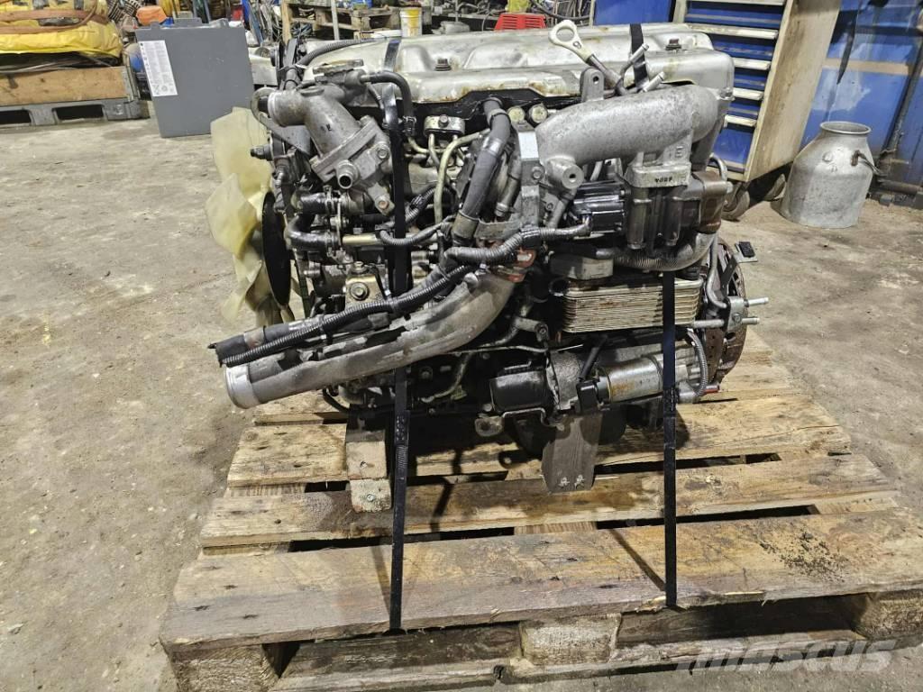 Mitsubishi 4M42-3AT2 エンジン