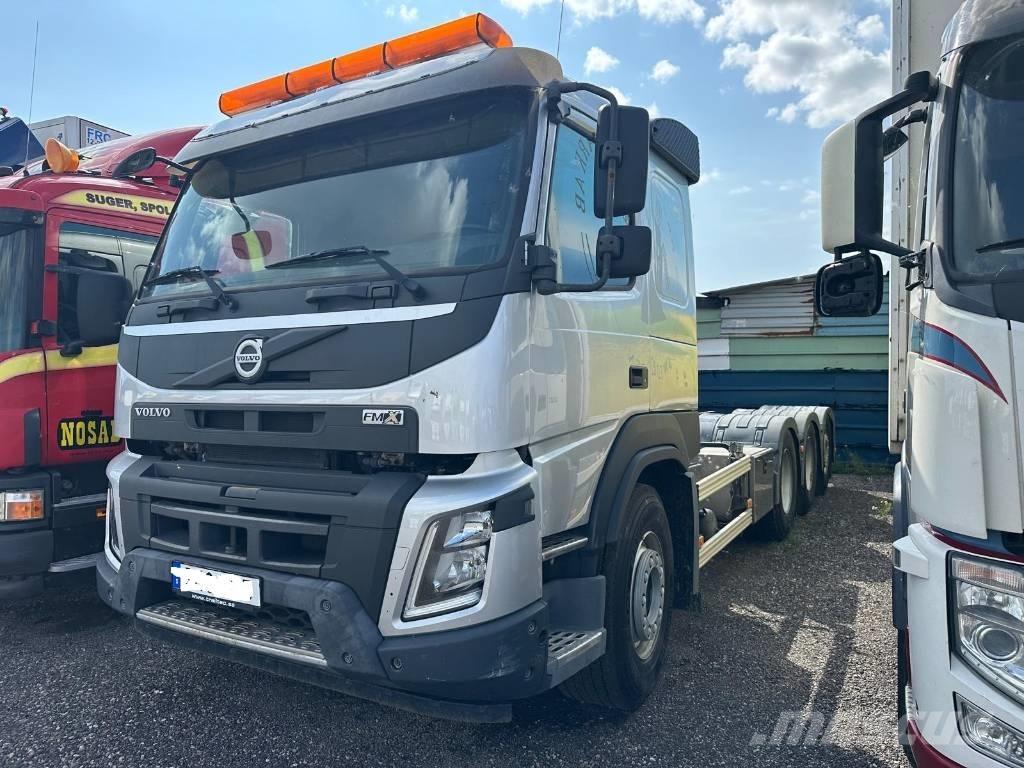 Volvo FMX 8X4*4  4132 キャブ付きシャーシ