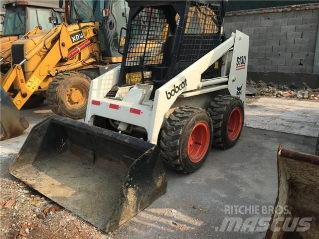 Bobcat S 130 スキッドステアローダー