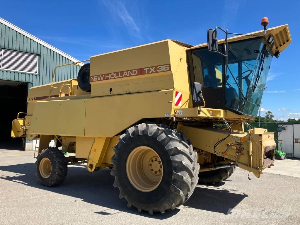 New Holland TX 36 コンバイン