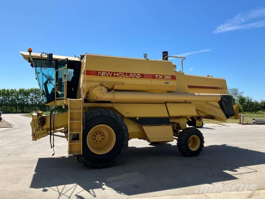 New Holland TX 36 コンバイン