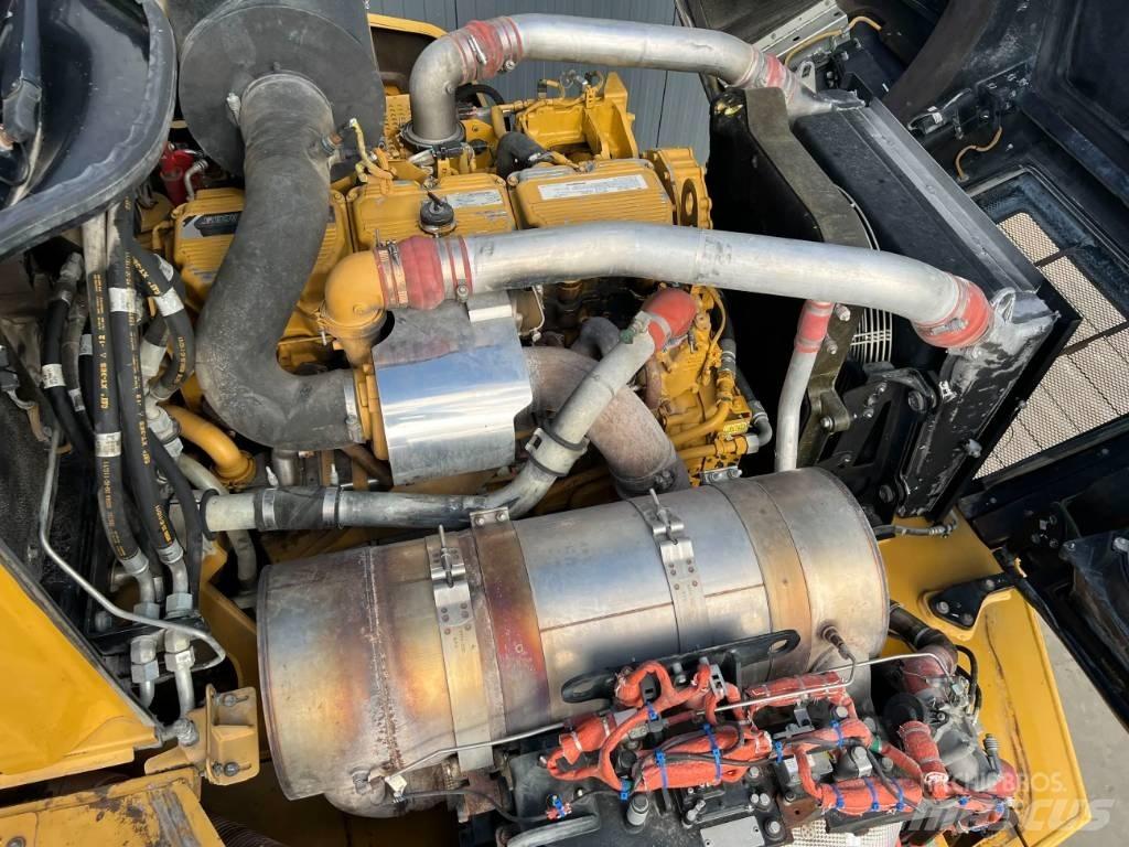 CAT 735 | 735 B アーティキュレート式ダンプトラック