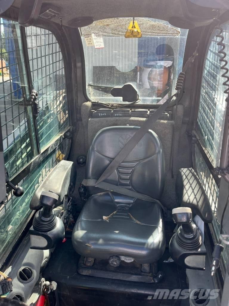 New Holland L 218 スキッドステアローダー