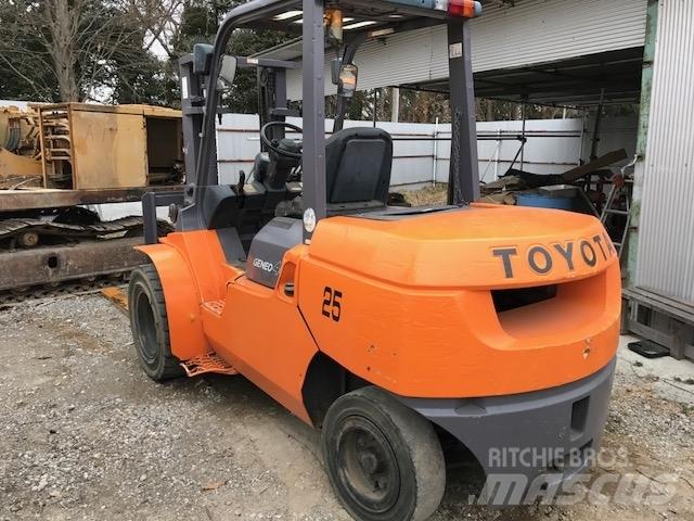 Toyota 7 FD 40 ディーゼル・軽油