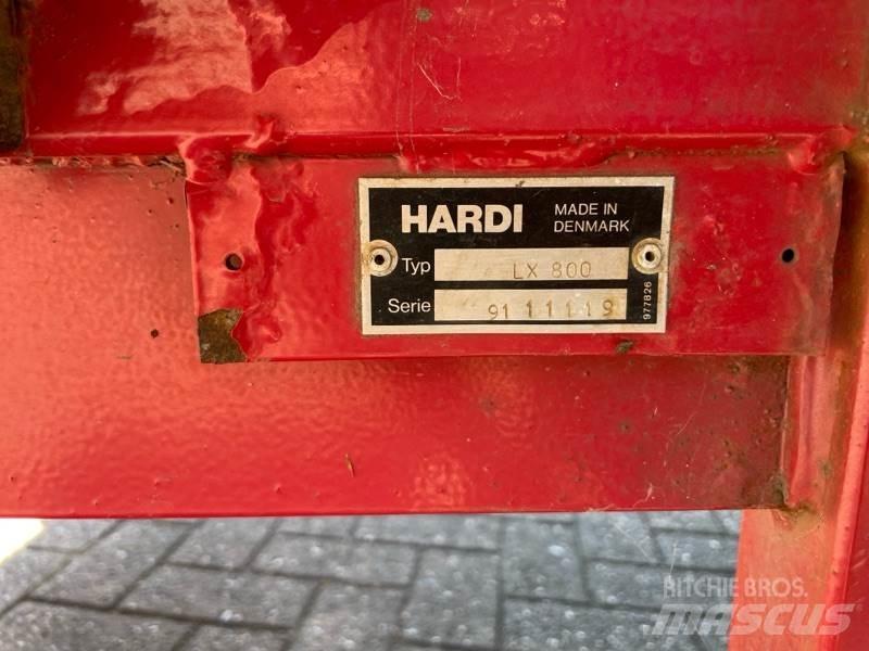 Hardi LX 800 牽引型スプレイヤー