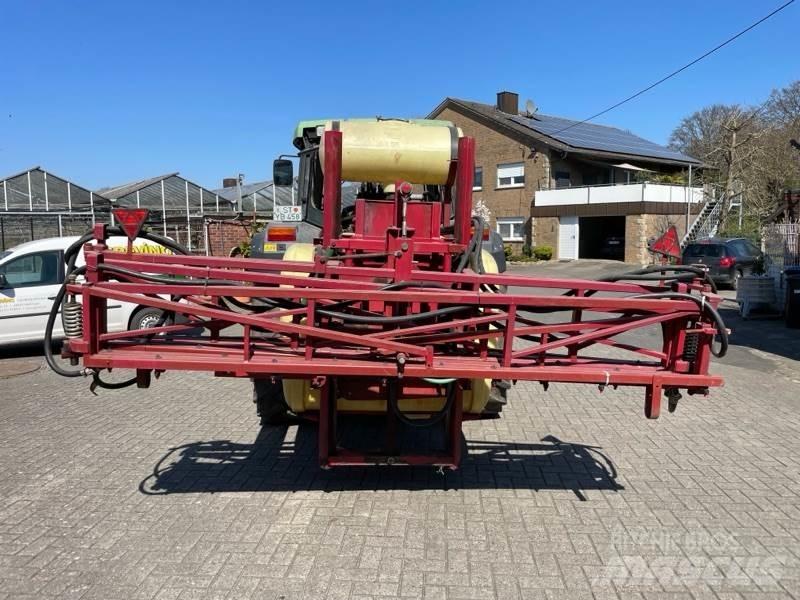 Hardi LX 800 牽引型スプレイヤー