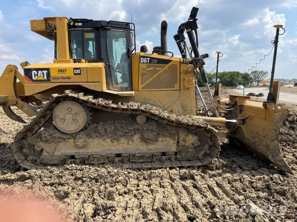 CAT D 6 T XW VP ブルドーザー