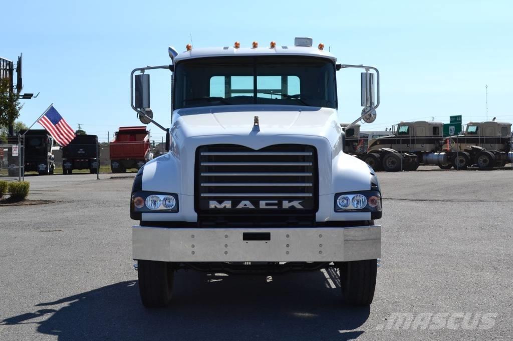 Mack Granite GU 713 中古トラクターヘッド | トレーラーヘッド