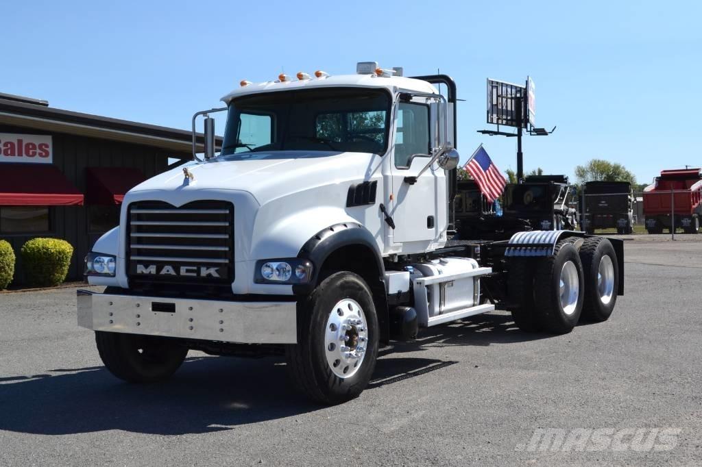 Mack Granite GU 713 中古トラクターヘッド | トレーラーヘッド