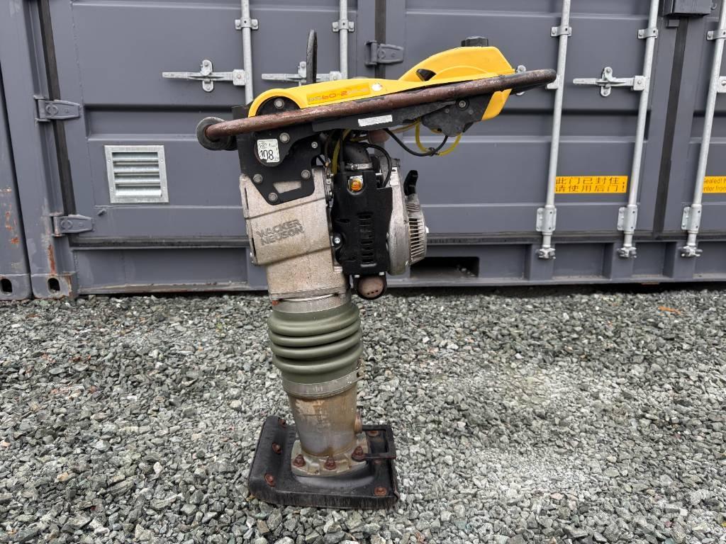 Wacker Neuson BS60-2 タンパ/転圧バイブレータ