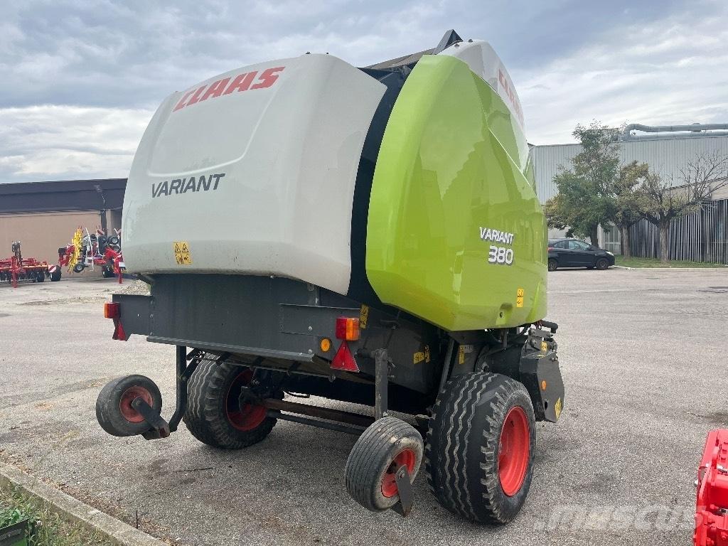 CLAAS Variant 380 ラウンドベーラー