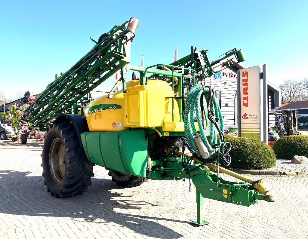 John Deere 732 牽引型スプレイヤー