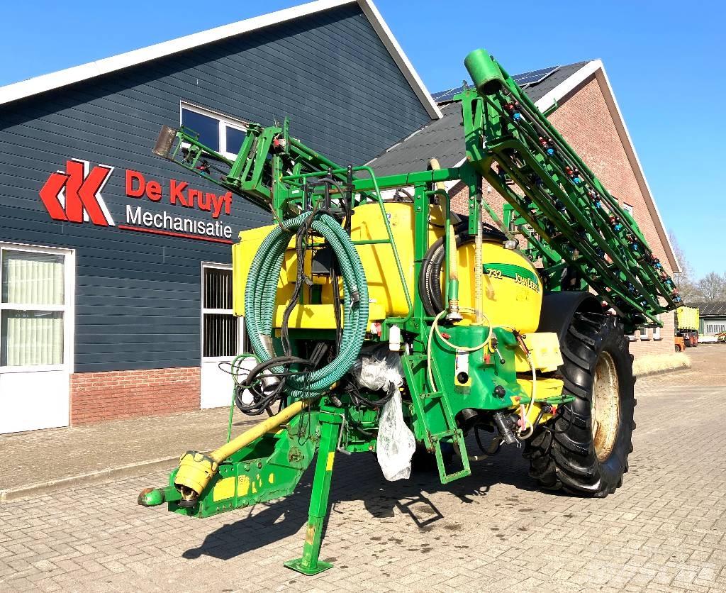 John Deere 732 牽引型スプレイヤー