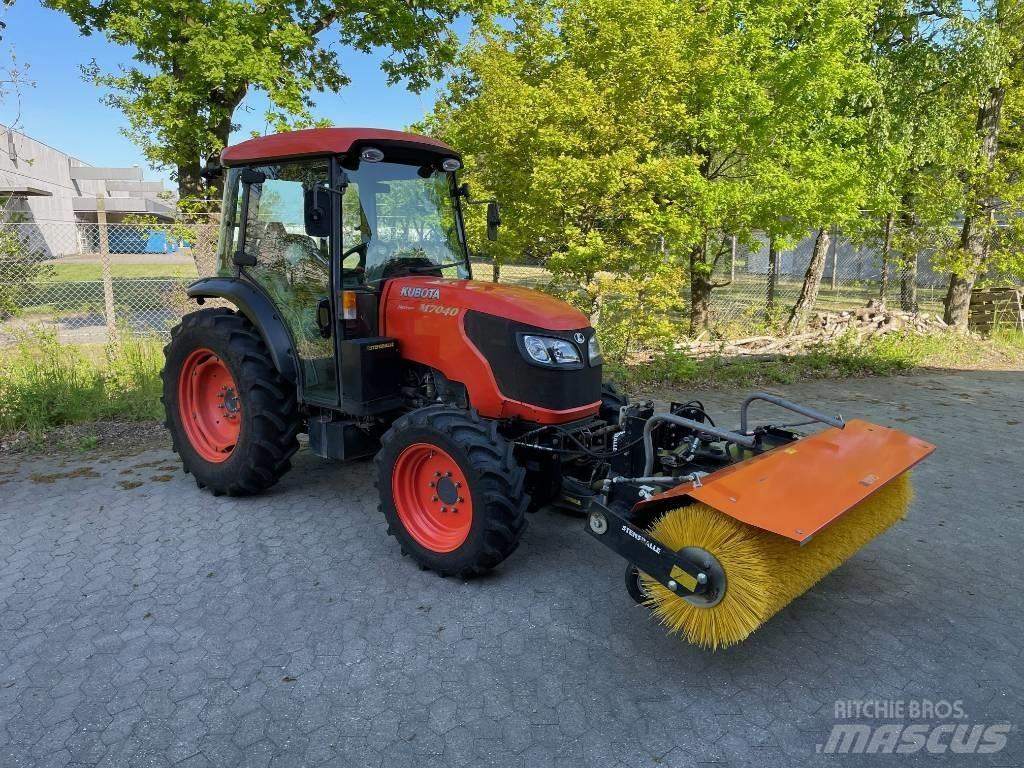 Kubota M 7040 トラクター